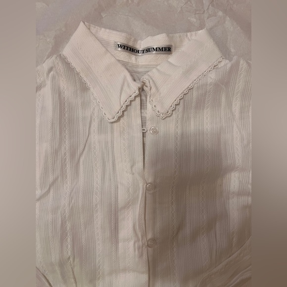 White shirt - Picture 8 of 9